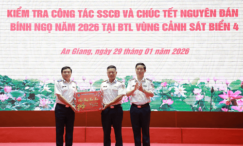 Cảnh sát biển Việt Nam kiểm tra công tác sẵn sàng chiến đấu và chúc Tết BTL Vùng Cảnh sát biển 4