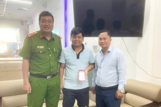 Công an xã Cờ Đỏ hỗ trợ người dân nhận lại 600 triệu đồng chuyển nhầm