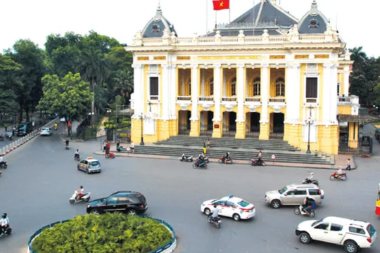 Hà Nội phân luồng, tạm cấm phương tiện quanh Quảng trường Cách mạng Tháng Tám