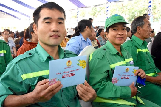 Chợ Tết Công đoàn 2026 thu hút hơn 10.000 người đến mua sắm