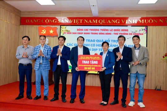 Trao 400 suất quà Tết đến hộ nghèo, hoàn cảnh khó khăn tại Huế