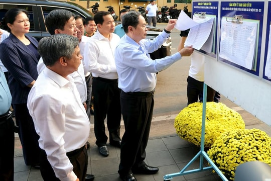 Chủ tịch Quốc hội kiểm tra công tác chuẩn bị bầu cử tại TP. Cần Thơ