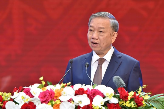 Vững bước dưới cờ Đảng