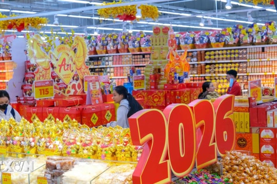 Thủ tướng yêu cầu không để thiếu hàng, tăng giá bất hợp lý dịp Tết Bính Ngọ 2026