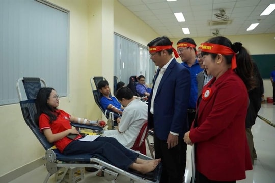 Sắc xanh tuổi trẻ Huế lan tỏa những giọt hồng yêu thương