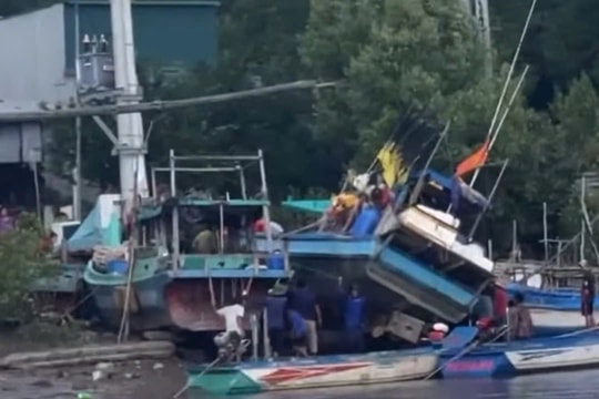 Người đàn ông bị ghe đè tử vong tại chỗ