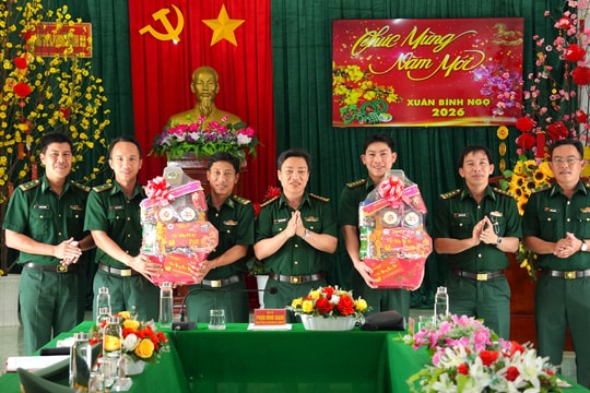 Thăm hỏi, động viên, chúc Tết các đơn vị trong BĐBP Cà Mau