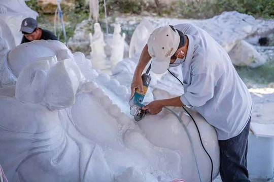 Nghề điêu khắc đá mỹ nghệ Non Nước gắn với phát triển du lịch