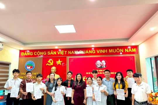 Ươm mầm thêm những “hạt giống đỏ” từ trường học