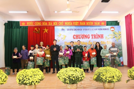 Xuân biên phòng ấm lòng dân bản, thắm đượm nghĩa tình quân dân