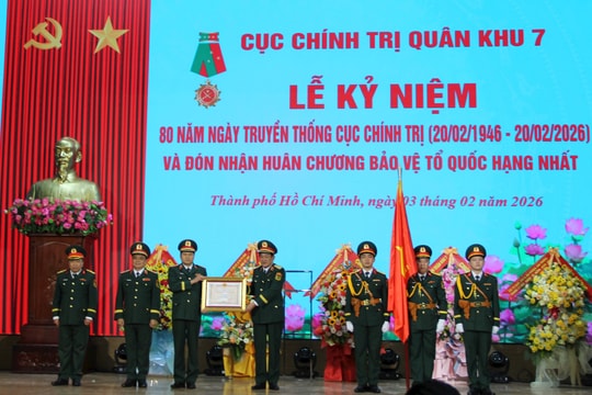 Cục Chính trị Quân khu 7 đón nhận Huân chương Bảo vệ Tổ Quốc hạng Nhất
