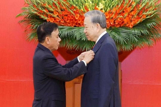 Lễ trao Huy hiệu 45 năm tuổi Đảng tặng Tổng Bí thư Tô Lâm