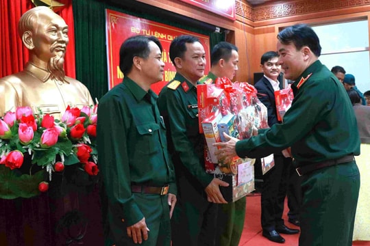Ấm tình quân dân nơi đất Nam Phước anh hùng