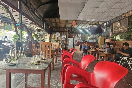 UBND phường Phú Thạnh (TPHCM) thông tin về vụ việc quán cà phê lấn chiếm vỉa hè