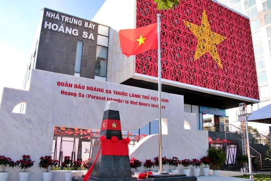 Khánh thành công trình biển tên UBND đặc khu Hoàng Sa