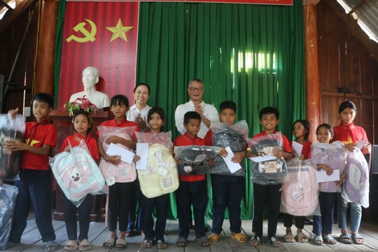 Ấm áp Chương trình “Xuân Biên cương ấm lòng chiến sĩ”
