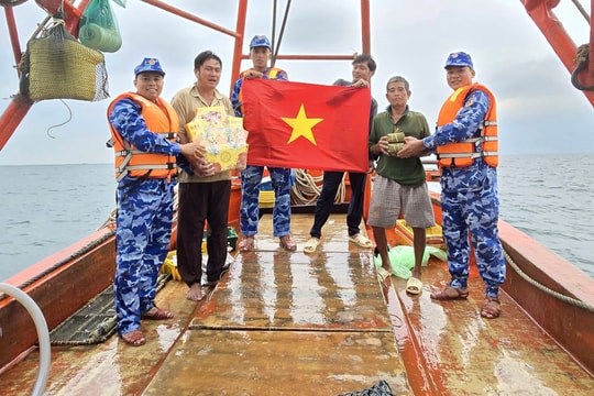 Vì mùa Xuân bình yên trên vùng biển Tây Nam