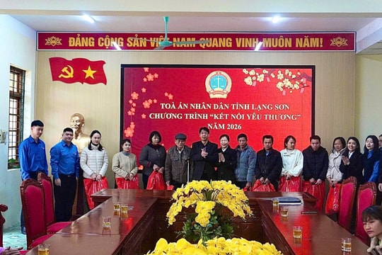 TAND tỉnh Lạng Sơn trao quà Tết cho người dân nghèo tại khu vực giáp biên