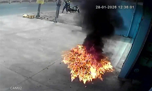 Khởi tố đối tượng ném bom xăng vào nhà dân