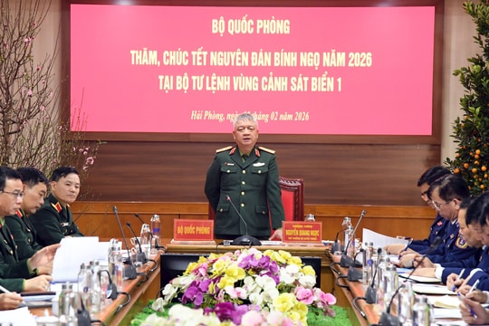 Bộ Quốc phòng kiểm tra công tác sẵn sàng chiến đấu và chúc Tết tại Vùng Cảnh sát biển 1