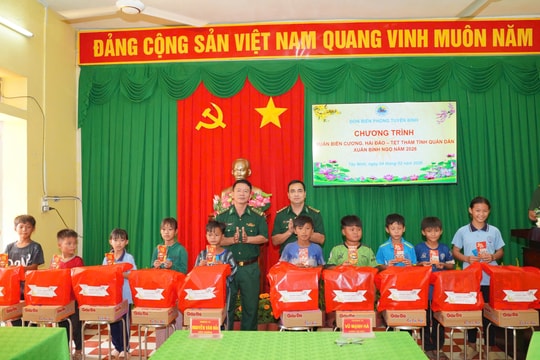 Tây Ninh: Hàng trăm phần quà đến với người dân vùng biên