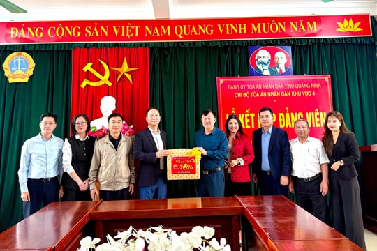 TAND khu vực 1 - Quảng Ninh thăm, tặng quà dịp Tết Nguyên đán Bính Ngọ 2026