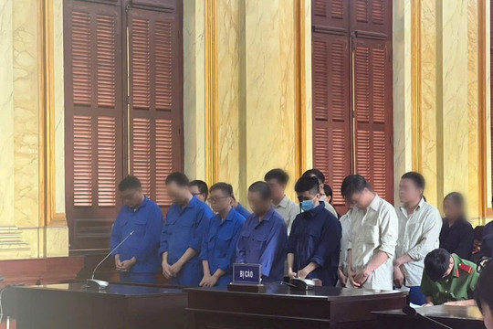 Tuyên án nhóm buôn lậu thức ăn chăn nuôi "bẩn" trị giá hơn 1.700 tỷ đồng