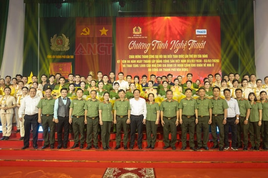 Công an TP Cần Thơ trao 1.000 căn nhà, dựng xây những điểm tựa lòng dân