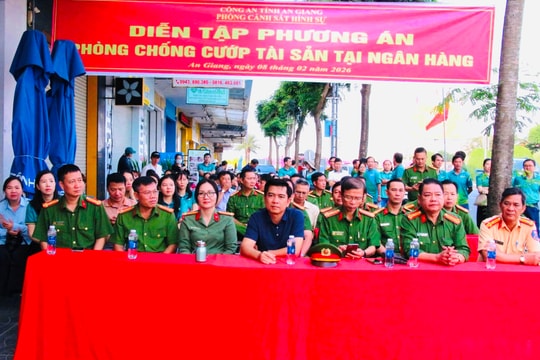 Công an tỉnh An Giang tổ chức diễn tập tình huống cướp tài sản tại ngân hàng