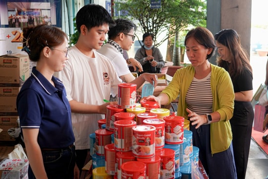 "Phiên chợ 0 đồng" phục vụ bệnh nhân và người dân