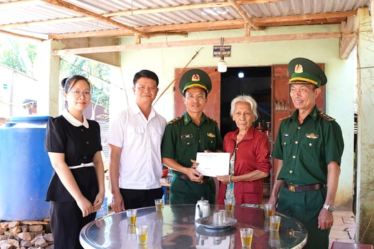 Xuân về biên giới Tống Lê Chân