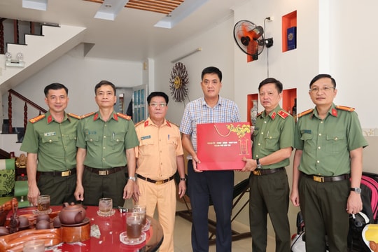Giám đốc Công an TP Cần Thơ thăm, chúc Tết các đồng chí nguyên lãnh đạo