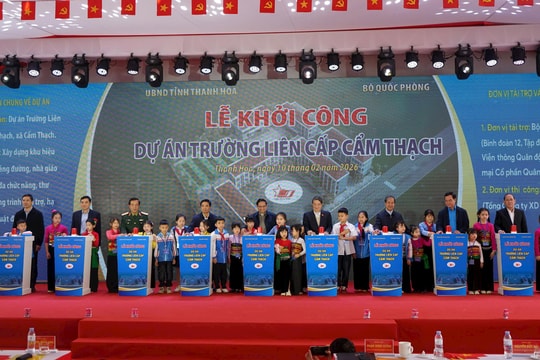 Thủ tướng dự lễ khởi công Trường liên cấp và tặng quà tại Thanh Hóa