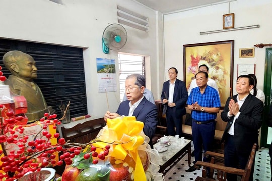 Chánh án TANDTC Nguyễn Văn Quảng thăm và chúc Tết gia đình cố Chánh án Phạm Văn Bạch