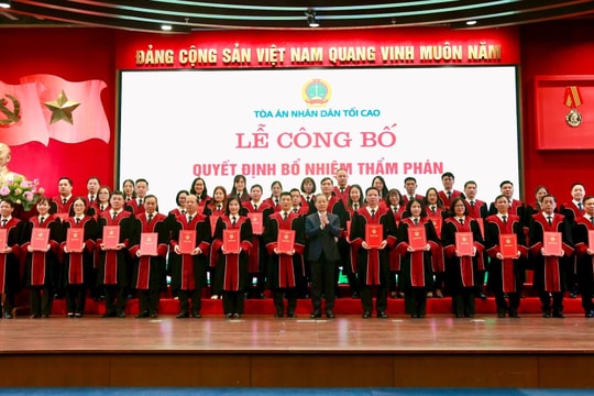 Chánh án TANDTC trao Quyết định bổ nhiệm Thẩm phán Tòa án nhân dân