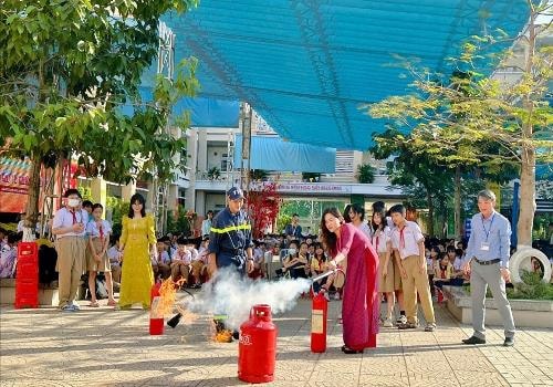 Trang bị kiến thức cho học sinh trong những ngày Tết