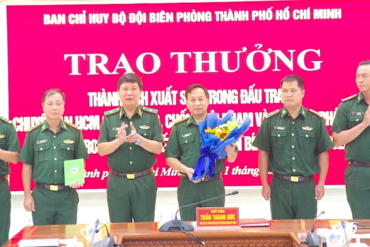 TP.HCM thưởng nóng đơn vị phá chuyên án làm và tàng trữ tiền giả