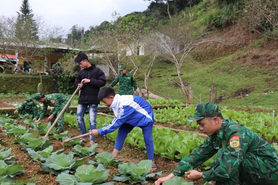 Giữ biên cương bằng tình yêu thương
