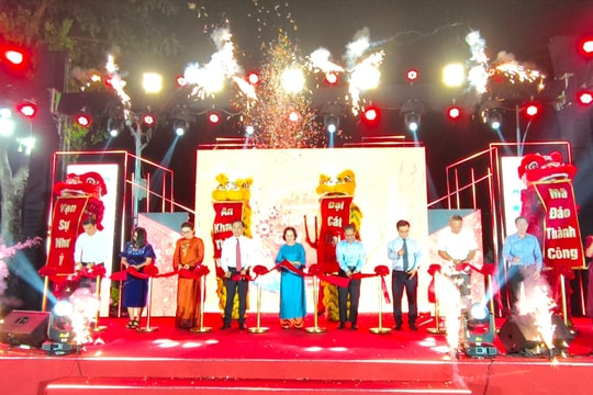 Khai mạc Hội hoa xuân Phú Mỹ Hưng, chợ hoa Tết Bình Đông