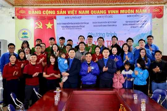 “Xuân yêu thương - Tết ấm vùng cao” tại xã Suối Tọ