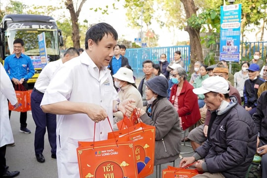 “Chuyến xe yêu thương” – Gieo hy vọng Tết cho bệnh nhân nghèo xa nhà