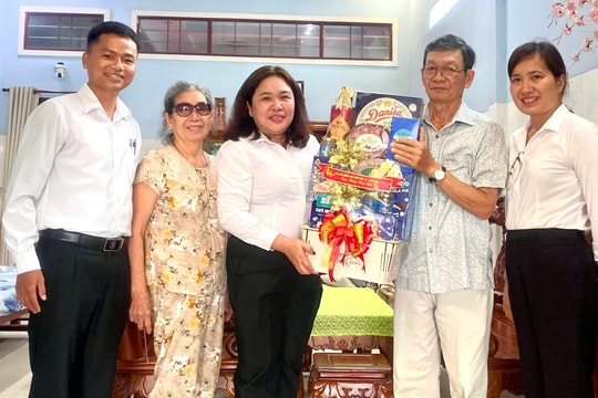TAND khu vực 12 - Cần Thơ thăm, chúc Tết cán bộ hưu trí