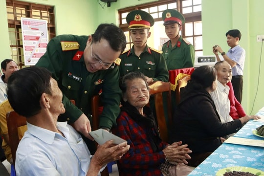 TP Đà Nẵng động viên, tặng quà Tết tại xã đảo Tân Hiệp