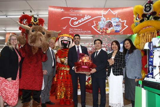 Bộ trưởng Bộ Thương mại Quốc tế Canada thăm siêu thị BRGMart Phạm Ngọc Thạch