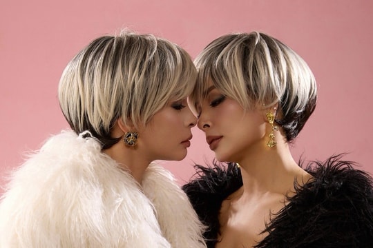 Thuý Hằng - Thuý Hạnh đối thoại với thời trang sau 18 năm "Same Pose - Different Time"