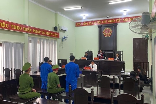 Hai bị cáo lĩnh án tù vì liên quan tới ma túy