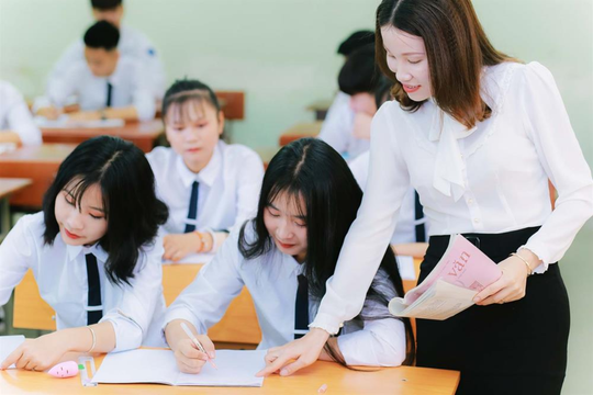 Quy định riêng về chế độ làm việc cho giáo viên giáo dục thường xuyên