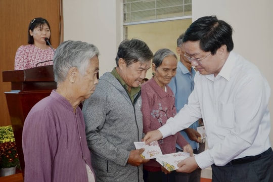 Bí thư Tỉnh ủy Tây Ninh chúc Tết gia đình chính sách