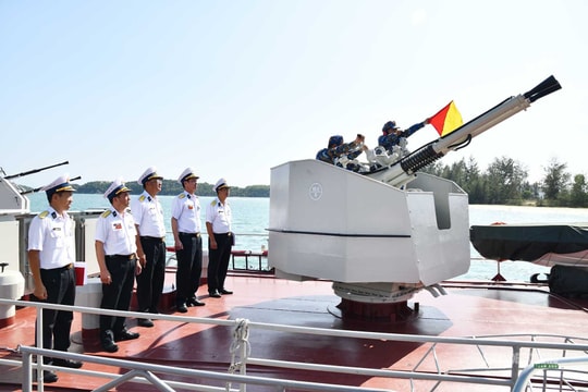 Vùng 5 Hải quân giữ vững bình yên biển đảo dịp Tết Nguyên đán 2026