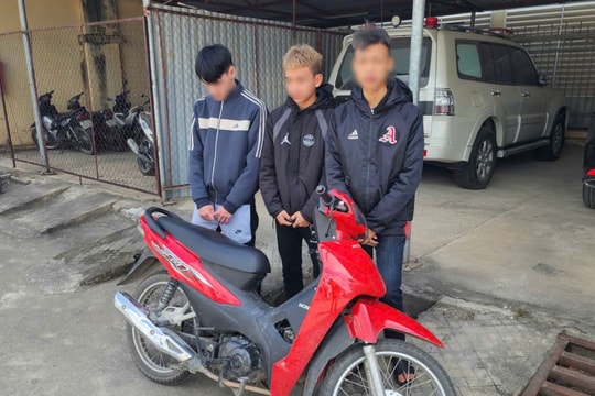 Triệu tập nhóm thanh niên điều khiển xe máy lạng lách, đánh võng